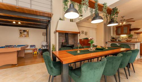 Four-Bedroom Holiday Home
