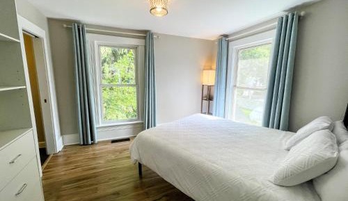 Standard Queen Room