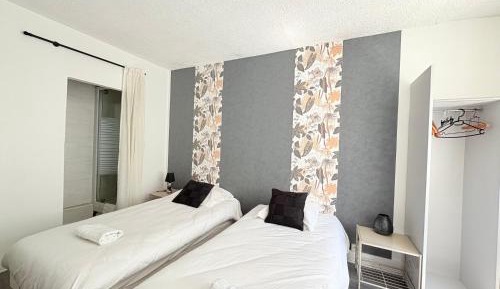 Twin Room with Private Bathroom