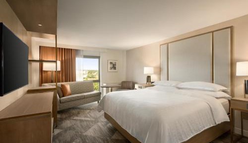 King Room - Mobility Accessible with Tub