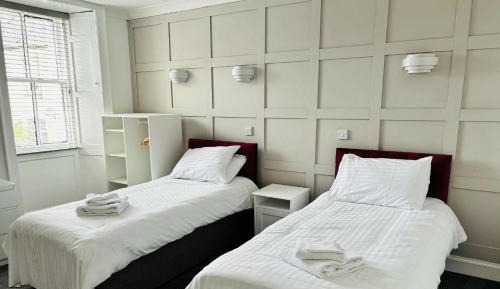 Twin Room with Private Bathroom