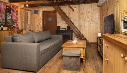 One-Bedroom Holiday Home