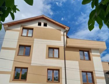 Three-Bedroom Apartment with Mountain View