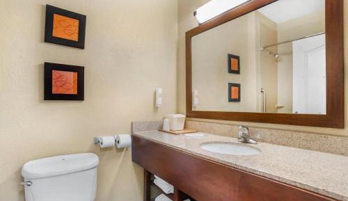 Deluxe Queen Suite with Sofa Bed - Non-Smoking