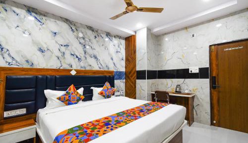 Room #1458413602