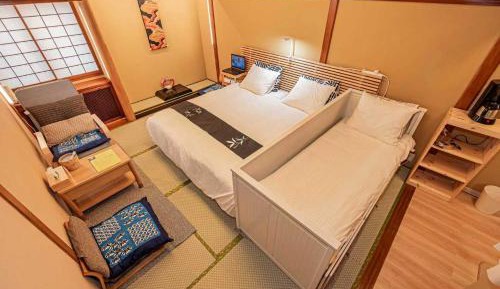 Quadruple Room with Private Bathroom