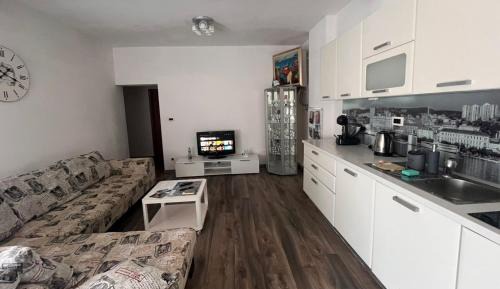 One-Bedroom Apartment - Non-Smoking