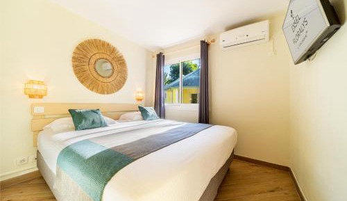 Superior Family Room (2 Adults + 2 Children)