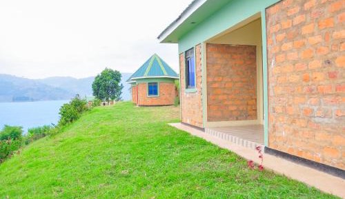 Family Room with Lake View