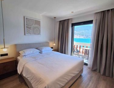 Deluxe Suite with Sea View