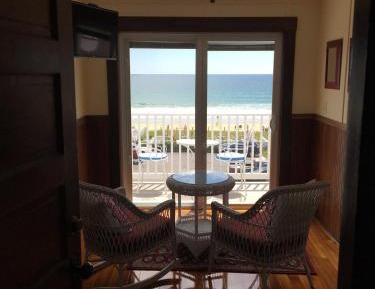 Superior Queen Room with Shared Bathroom