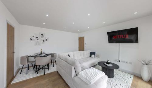 Two-Bedroom Deluxe Apartment with Balcony