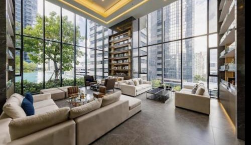 One-Bedroom Apartment with City View