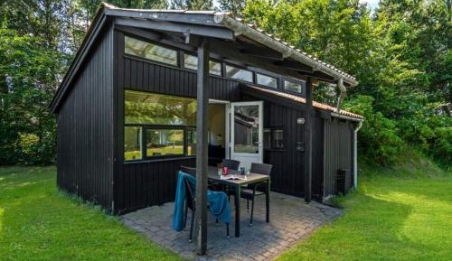 One-Bedroom Holiday Home
