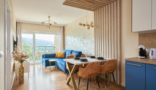 Apartment with Mountain View
