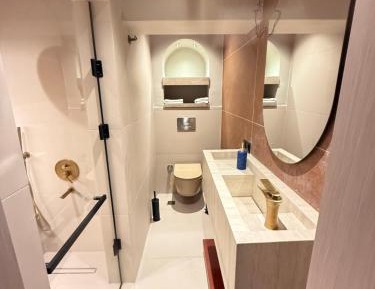 Deluxe Double Room (2 Adults + 1 Child)