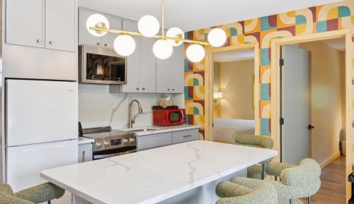 Deluxe King Suite