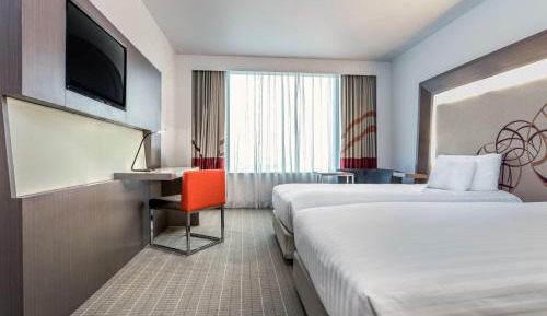 Premier Twin Room with City View - High Floor