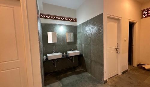 10-Bed Mixed Dormitory Room