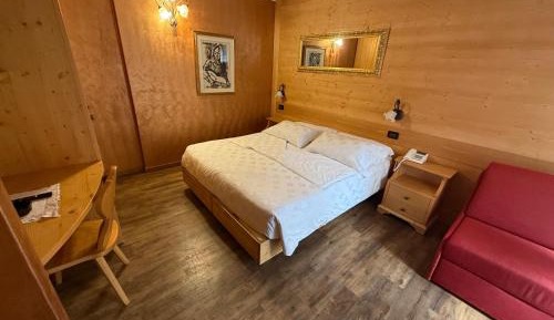 Double or Twin Room with Mountain View