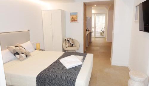 One-Bedroom Apartment with Terrace