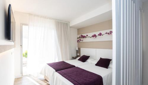 Double Room with Lateral Sea View (2 adults)