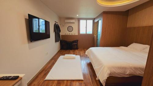 Small Twin Room