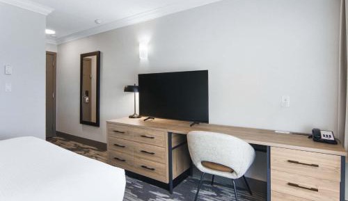Standard Room, 1 Queen Bed, Atrium Building