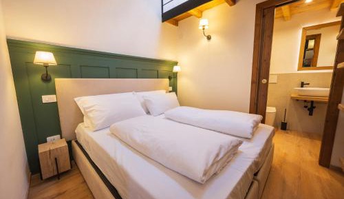 Deluxe Double Room with Bath