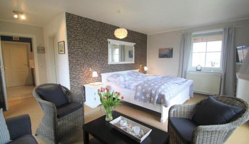 One-Bedroom Apartment with Balcony