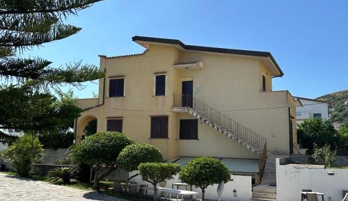 Three-Bedroom Apartment with Ocean View