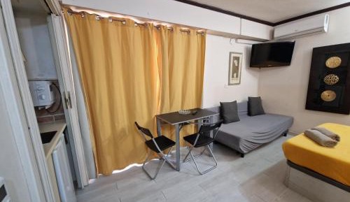 Studio Apartment with One Double Bed