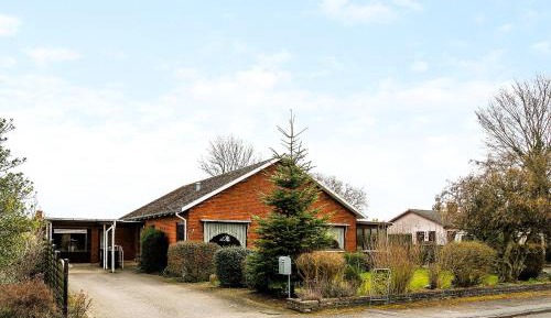 Villa with Garden View