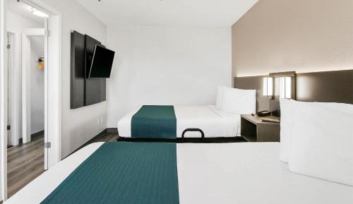 Deluxe Queen Room with Two Queen Beds - Non-Smoking