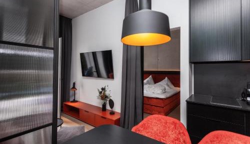 Double Studio Hot Pot