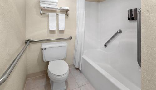 King Room with Tub and Grab Bars - Mobility/Hearing Accessible - Non-Smoking