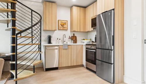 Two-Bedroom Apartment with Mountain View