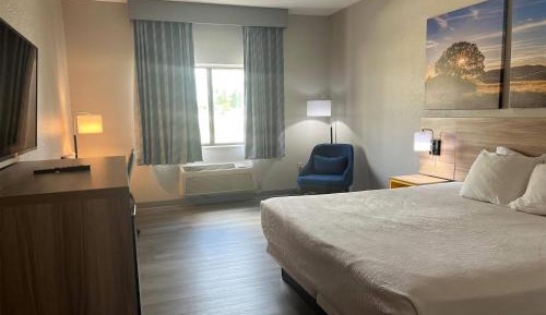 King Room with Bathtub w/Grab Bars - Mobility Accessible/Non-Smoking