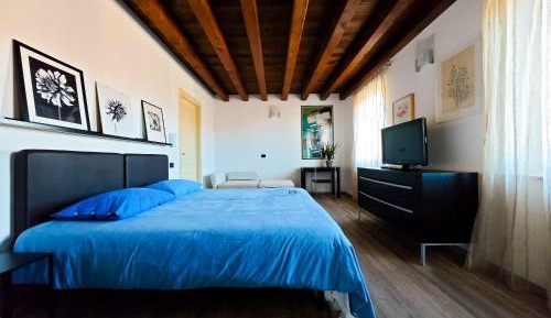 Double or Twin Room with Private Bathroom