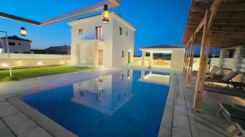 Villa - Beach Front