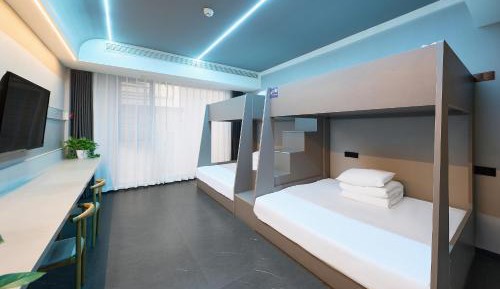 Quadruple Room with Shared Bathroom