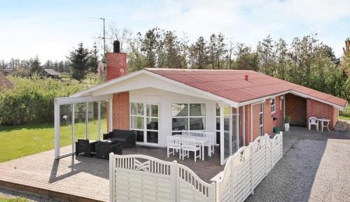 Three-Bedroom Holiday Home 