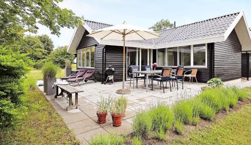 Three-Bedroom Holiday Home 