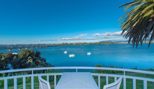 Executive Waterfront King Suite with Patio