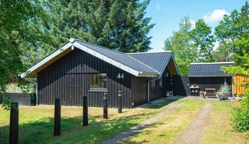 Three-Bedroom Vacation Home 