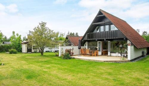 Three-Bedroom Holiday Home 