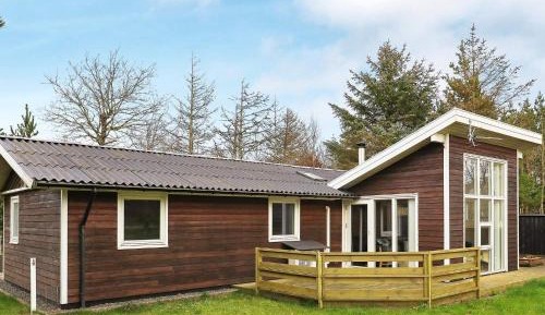 Three-Bedroom Holiday Home 