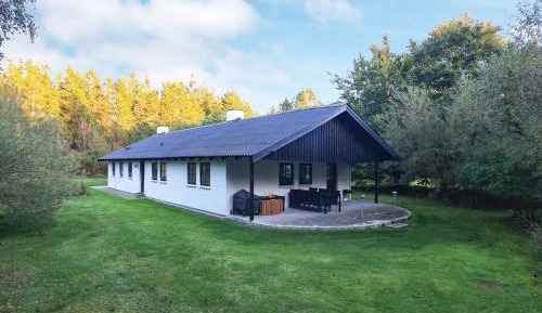 Three-Bedroom Vacation Home 