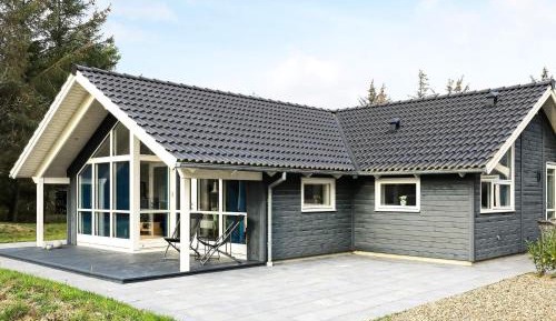 Three-Bedroom Holiday Home 