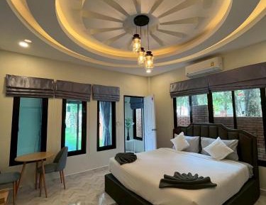 Queen Room with Garden View